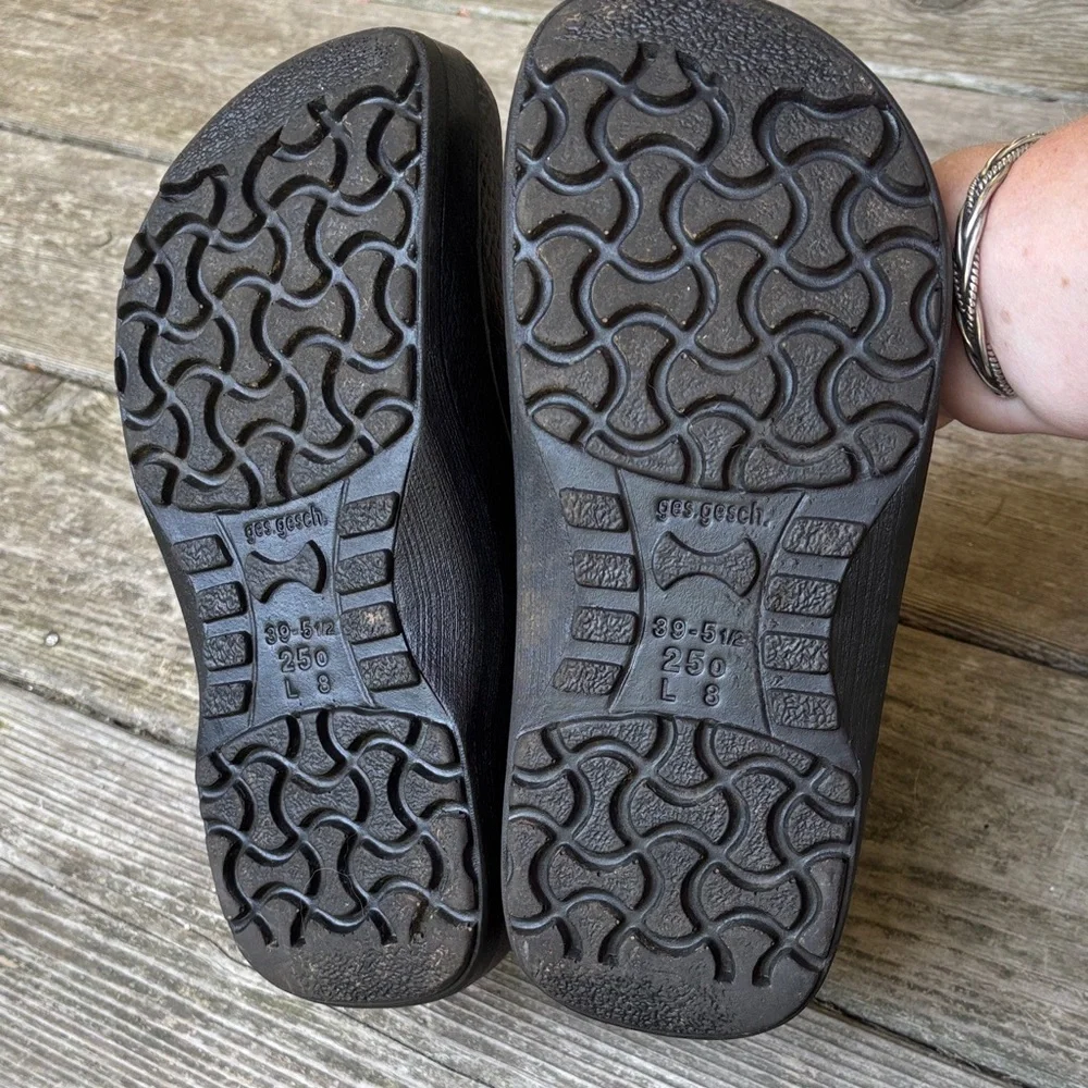 Birkenstock Textured Black Slip-On Clogs 39N L8M6 - Picture 9 of 11